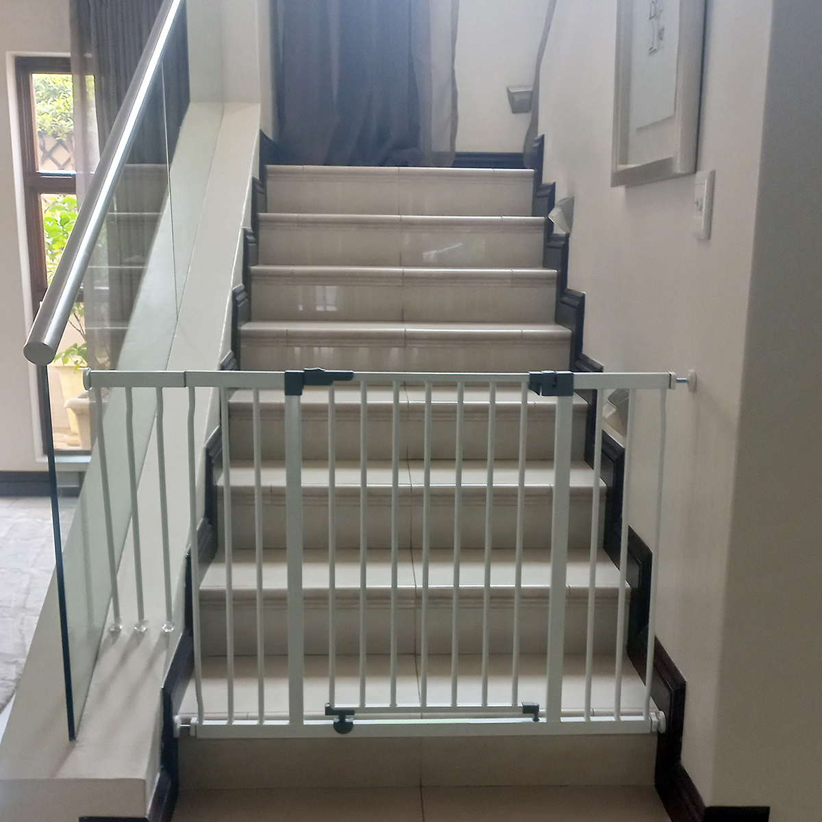 Modified-baby-safety-gate-when-spaces-between-walls-arent-equal-2